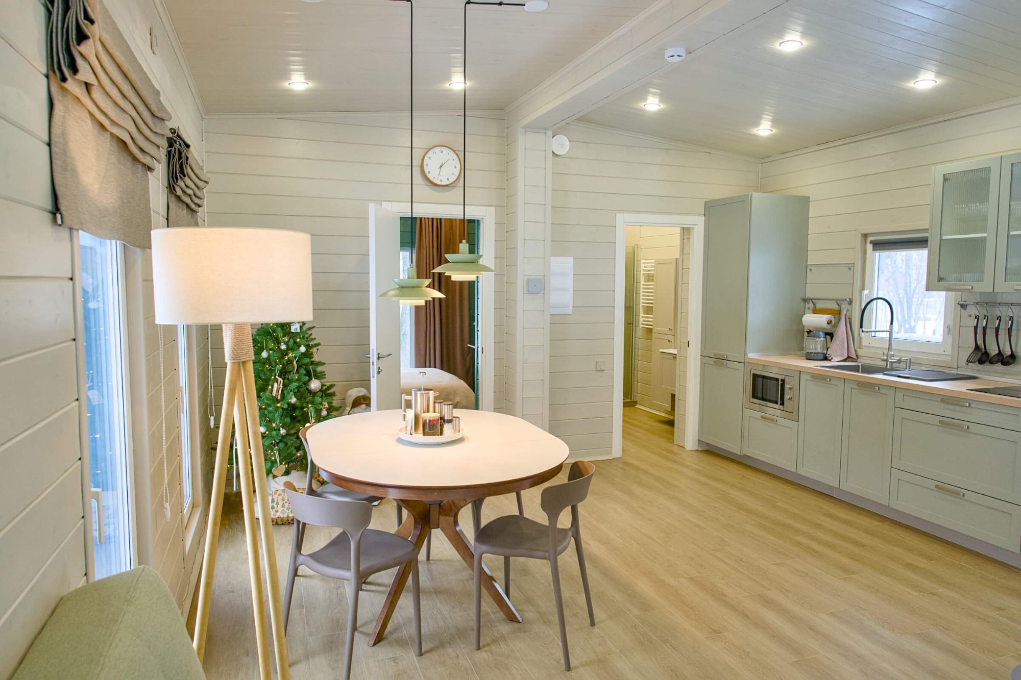 Кухня и обеденная зона